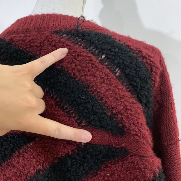 John + Jenn Crop Sweater Chunky Box Fit Chevron Geometric Stripe Pattern Fuzzy - Picture 8 of 10